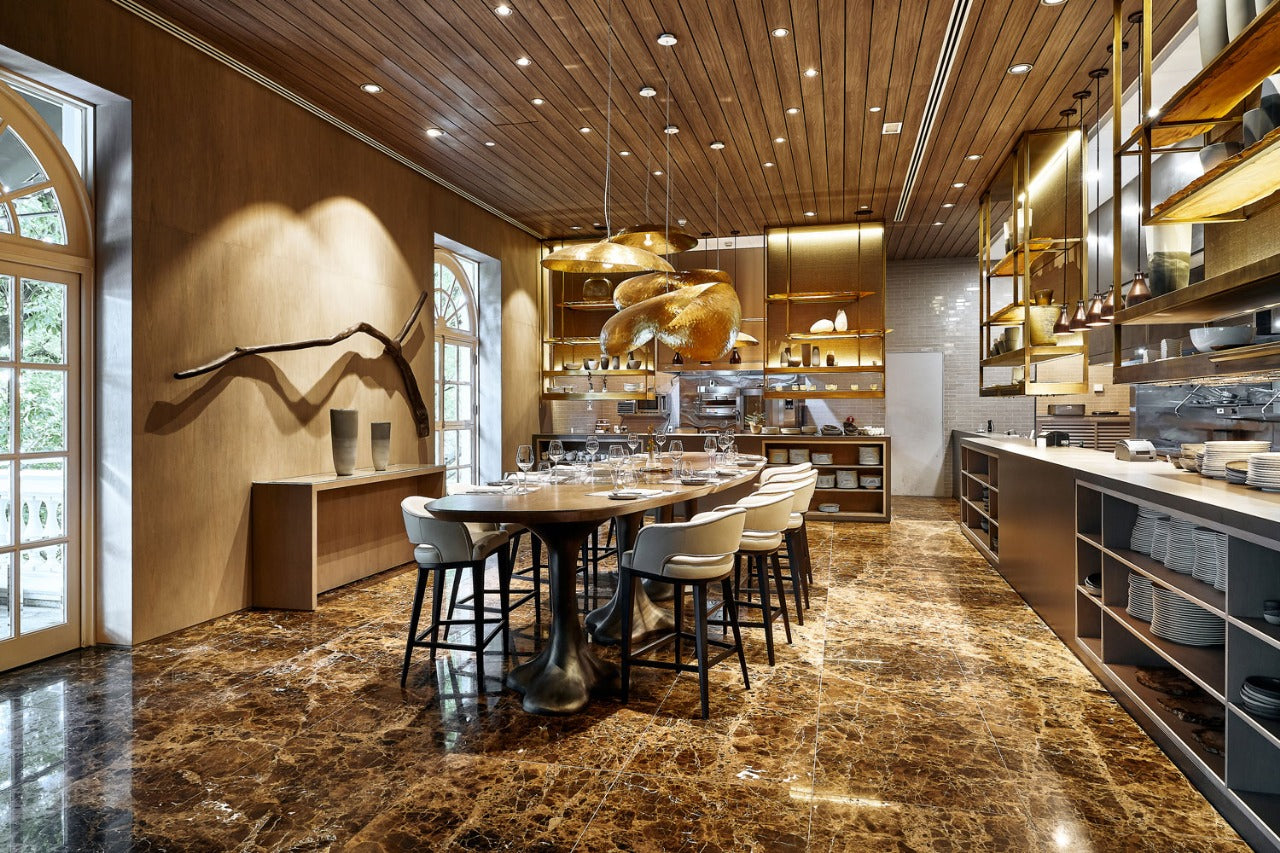 Dining Tables & Seating